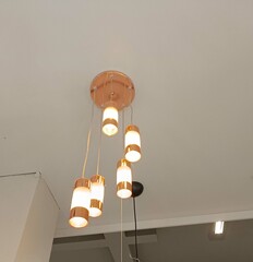 Lampadas que se destacam pela delicadesa para salas