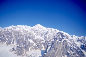 Obraz premium Glaciers and Peaks of Denali National Park from Above