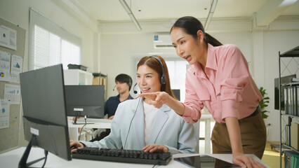 Office training session, Businesswoman interacting with a colleague. Boss and leadership help. Men with technology, Call center , Multiracial colleagues sitting together looking at laptop