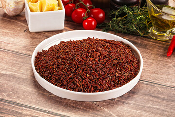Red raw dry rice gor cooking