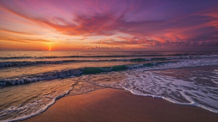 Obraz premium Beautiful Tropical Beach Sunset with Colorful Sky and Ocean