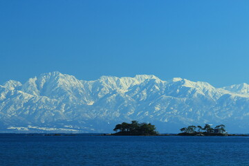 立山連峰と虻が島