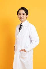 若い日本人男性の医者