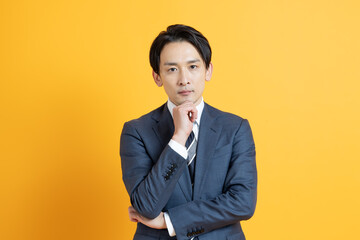 若い日本人ビジネスマン