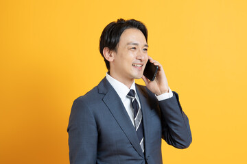 若い日本人ビジネスマン