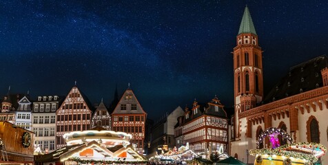 Obraz premium The tradiotnal, German Christmas Market at the Römer in Frankfurt, Germany, during dusk with a starry sky