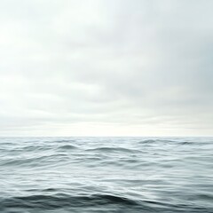 Obraz premium Calm Ocean Under an Overcast Sky
