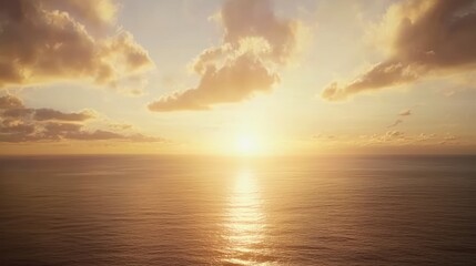 Obraz premium Golden Hour Seascape: A Breathtaking Sunset Over the Ocean