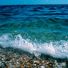 Obraz premium Close Up of a Small Wave on a Pebble Beach