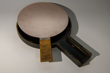 磨かれた銅鏡の表面