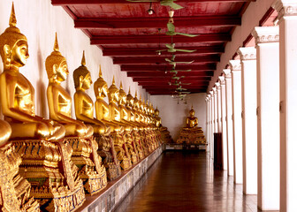 galería de budas dorados