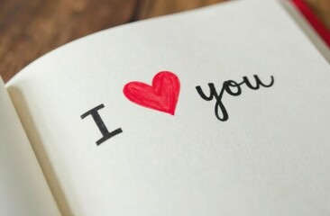 A handwritten inscription, the text "I love you" on a white sheet of paper, in a notebook or diary. A painted heart. A declaration of love. Romantic card for Valentine's Day, Mother's Day.