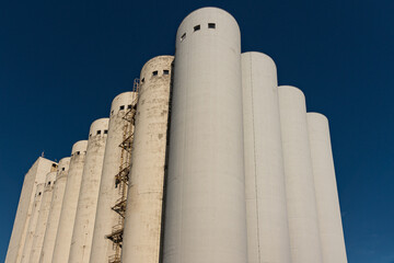 große Speichersilos