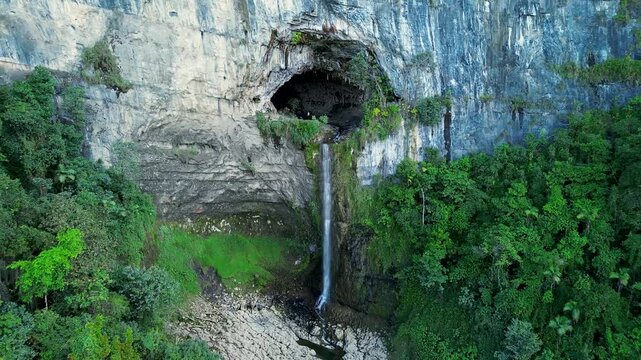 Cascada de la Cueva de las Ventanas de Tisquizoque &ndash; Vista a&eacute;rea con dron