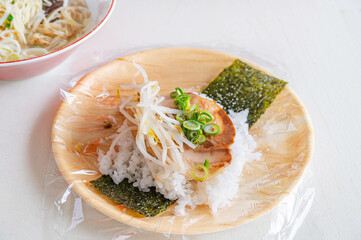 ラーメンの具材でおにぎり