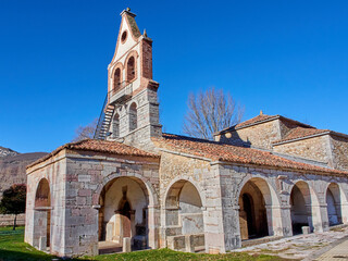 Obraz premium La Pola de Gordón, Spain - December 31, 2024: Hermitage or Sanctuary of the Virgin of El Buen Suceso in Huergas de Gordón. La Pola de Gordón, Ruta de la Plata, León, Castilla y León, Spain, Europe