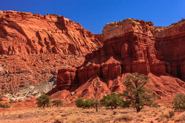 Fototapeta premium A rocky mountain range with a blue sky in the background