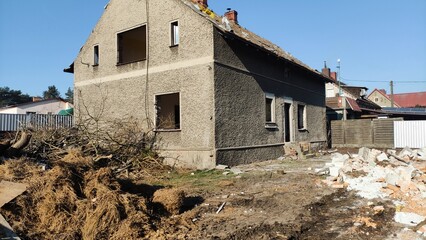 Stary budynek do rozbiórki.