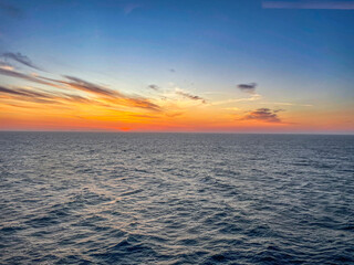 Coucher de soleil sur l’océan Pacifique