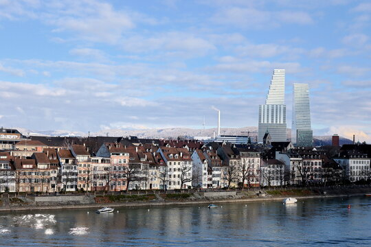 Der Rhein in Basel im Winter