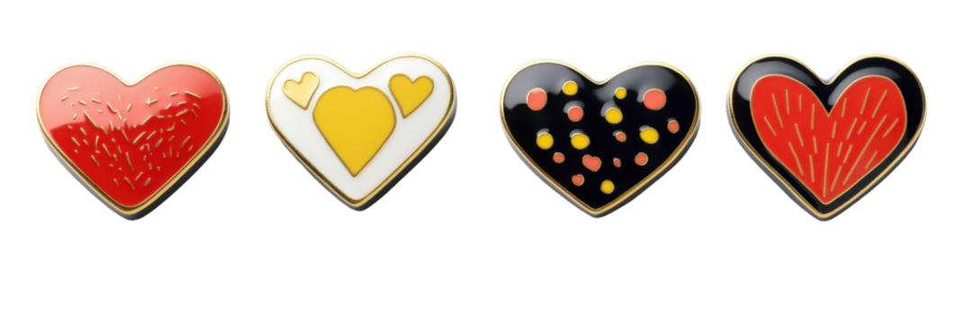 Set aus vier bunten herzförmigen Emaille-Ansteckern mit verschiedenen Mustern auf transparentem Hintergrund png - Powered by Adobe