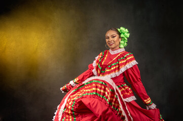 Obraz premium A woman in a red and green dress is smiling and dancing