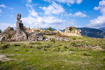 The remains of an Opramoas monument, aqueduct, a small theater, a temple of Asclepius, sarcophagi, and churches from Rhodiapolis, which was a city in ancient Lycia. Today it is located in Kumluca