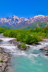松川と北アルプス（長野県・白馬村）