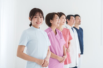 笑顔の医療従事者たち（複数人・多人数・大人数、集団）