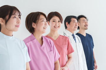 笑顔の医療従事者たち（複数人・多人数・大人数、集団）