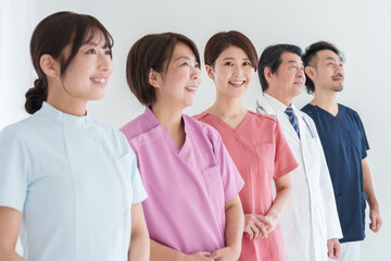 笑顔の医療従事者たち（複数人・多人数・大人数、集団）