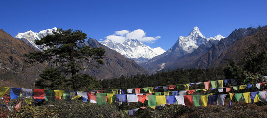 Prayer flags and Mount Everest, Lhotse and Ama Dablam, view from Khumjung, Nepal. © u.perreten