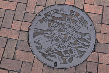 豊明市のマンホールの蓋は桶狭間の戦いを描いてます。