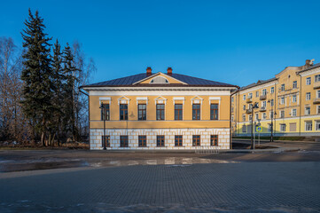Naklejka premium An old restored city mansion with a paving square in front of it on an old town street.