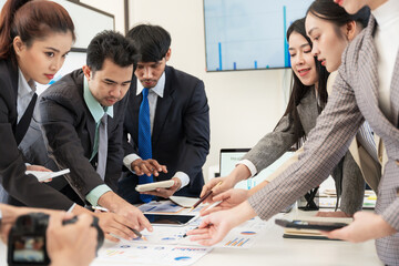 Asian business group meeting to give advice on graphing and document work in the office