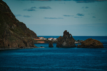Skały na wybrzeżu © Katarzyna