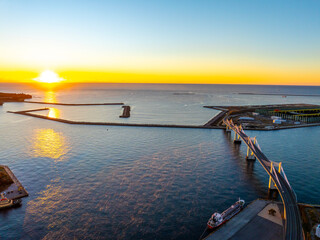 夜明けの小名浜港・小名浜マリンブリッジ（福島県いわき市）