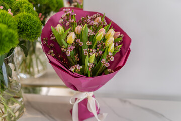 Bukiet Kwiatów w kwiaciarni © Marcin