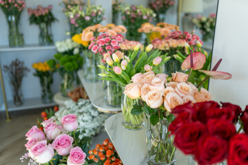 Bukiet Kwiatów w kwiaciarni © Marcin