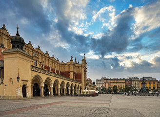 Obraz premium View of Main Market Square in Krakow, with Cloth Hall (Rynek Glowny),Poland