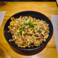 Fried rice cooked in a teppanyaki.