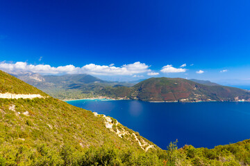 Krajobraz letni, grecka wyspa Lefkada, niebieski kolor, relaks i wypoczynek, Morze Jońskie, tło do projektu, tapeta © anettastar