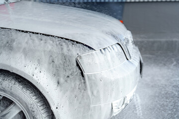 Transport in washing shampoo at a car wash.
