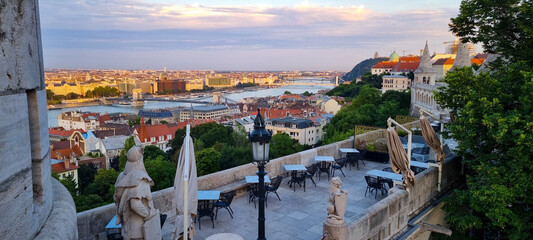 Obraz premium Vue aérienne panoramique de la ville capitale Budapest avec église Our Lady of Buda Castle, Fisherman's Bastion, Hongrie, Europe 