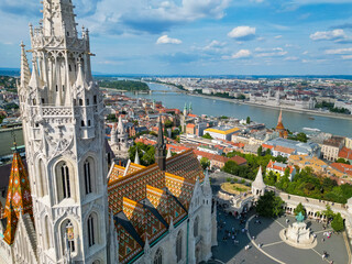 Vue aérienne panoramique de la ville capitale Budapest avec église Our Lady of Buda Castle,...