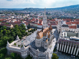 Obraz premium Vue aérienne panoramique de la ville capitale Budapest avec église Our Lady of Buda Castle, Fisherman's Bastion, Hongrie, Europe 
