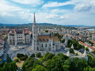 Vue aérienne panoramique de la ville capitale Budapest avec église Our Lady of Buda Castle,...