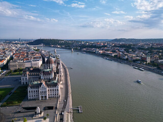 Vue aérienne panoramique de la ville capitale Budapest avec parlement hongrois Országház...
