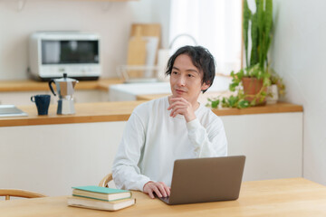 男性　パソコン