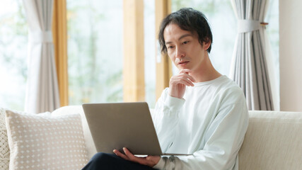 男性　パソコン